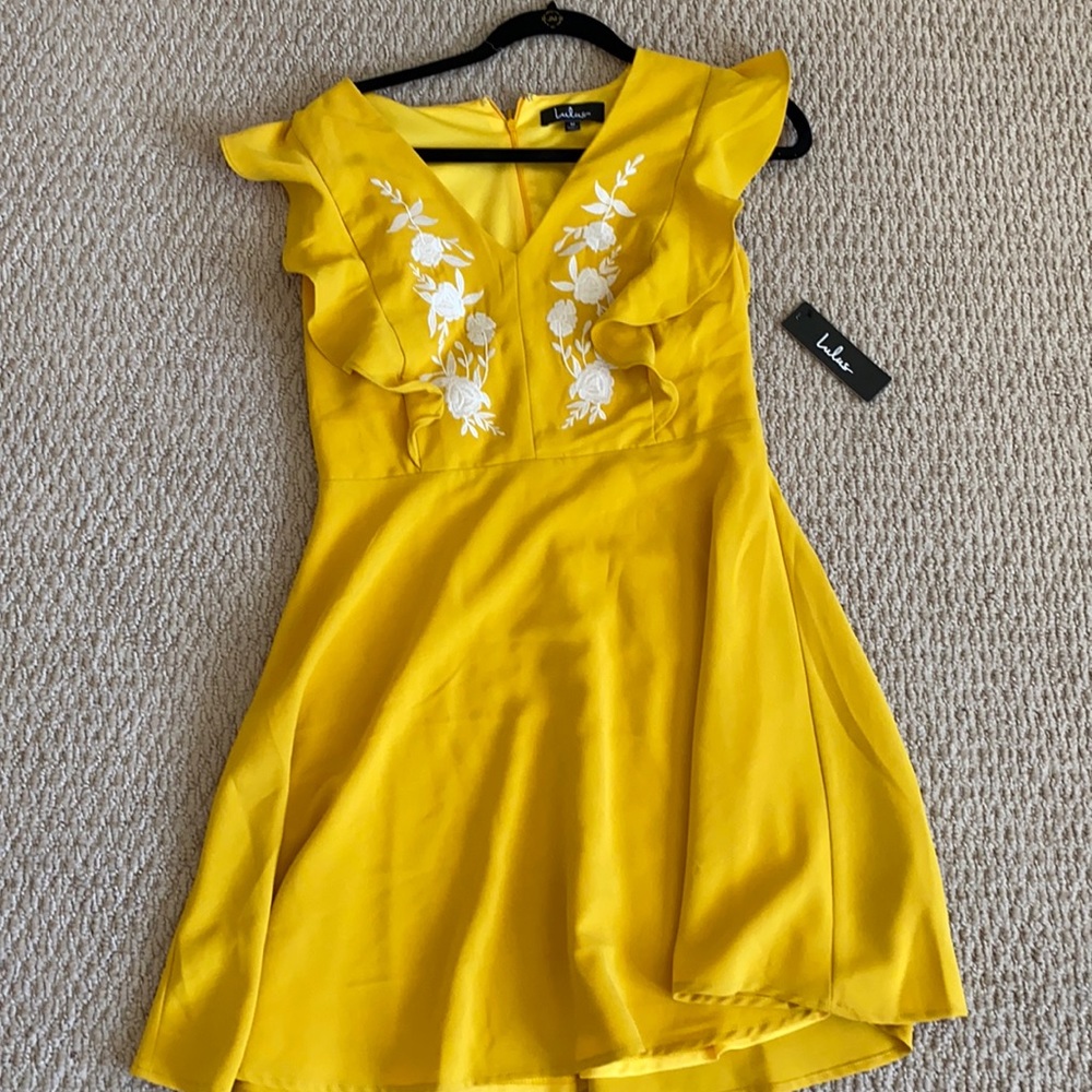 Lulu’s yellow embroidered dress